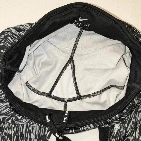 Nike women's graphic DRI-FIT tight running Capri leggings, size XS , black/white - Picture 6 of 10